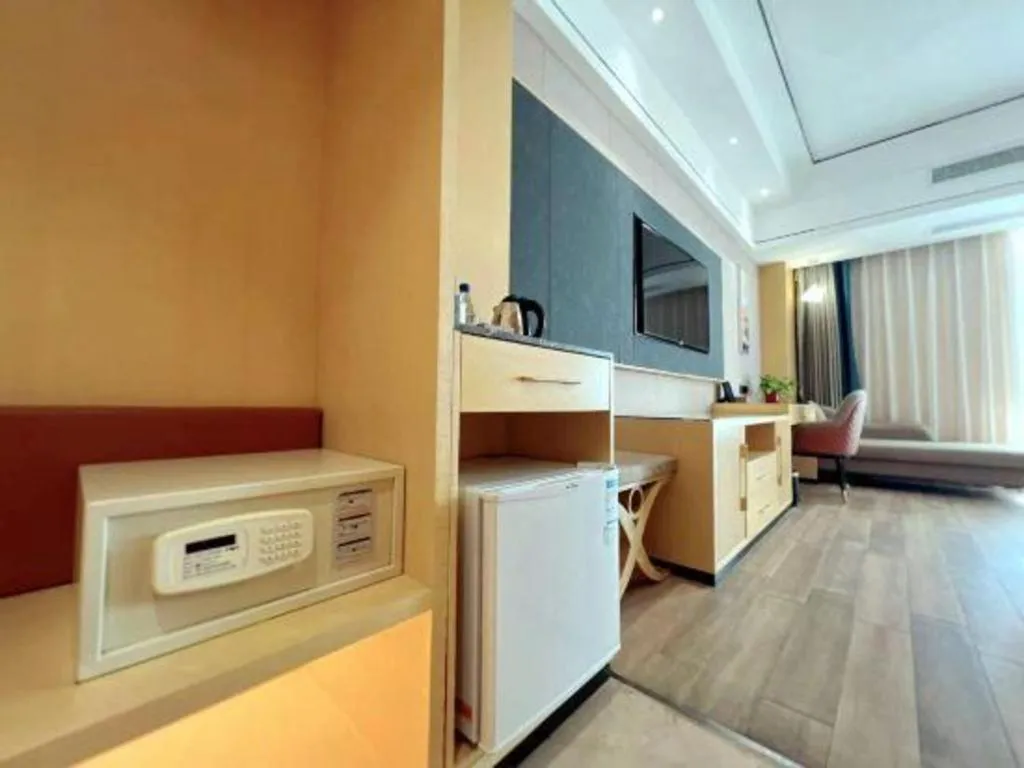 Bed in Sanya Yellow River Kyoto Hotel