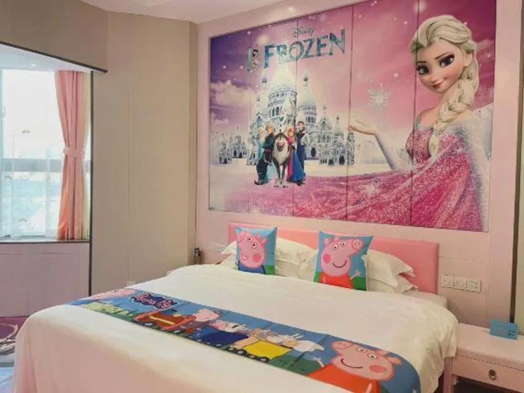 Bed in Sanya Yellow River Kyoto Hotel