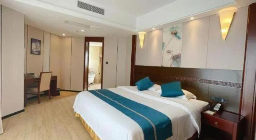 Bed in Sanya Yellow River Kyoto Hotel