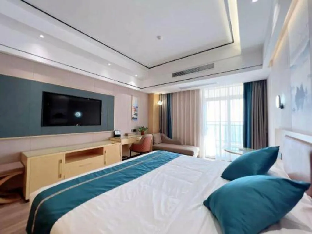 Bed in Sanya Yellow River Kyoto Hotel