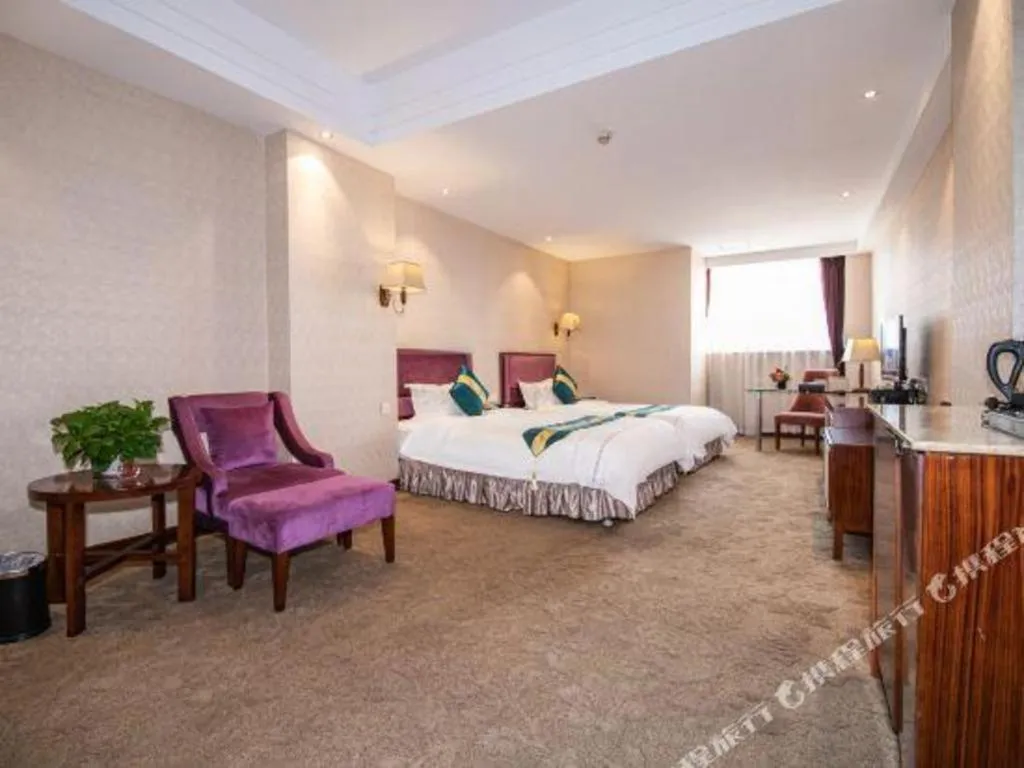 Bed in Shunde Emperor Hotel