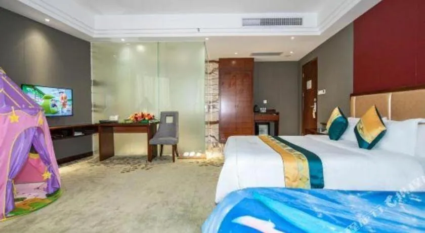 Bed in Shunde Emperor Hotel