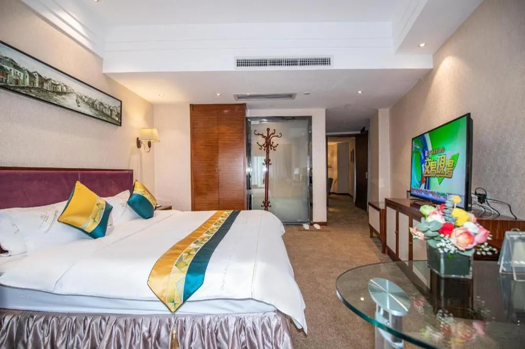 Bed in Shunde Emperor Hotel