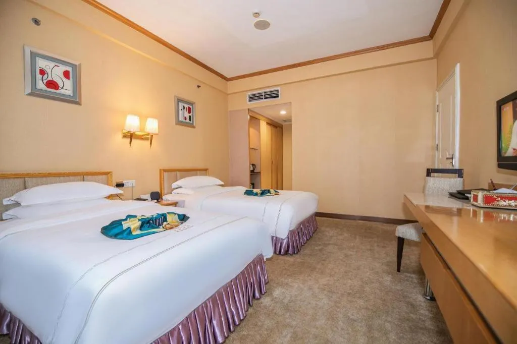 Bed in Shunde Emperor Hotel