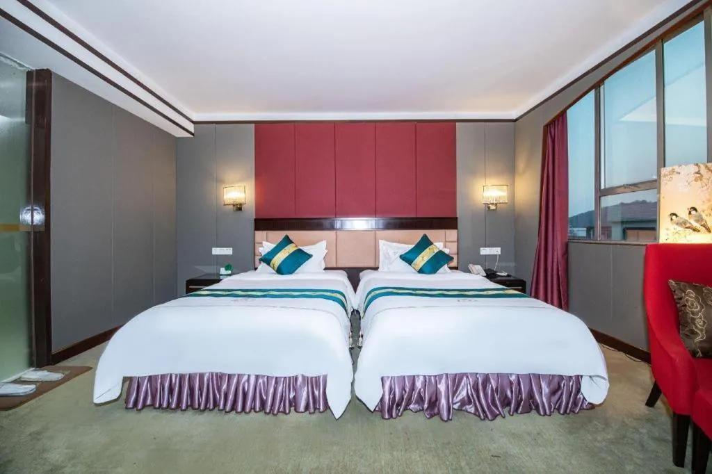 Bed in Shunde Emperor Hotel