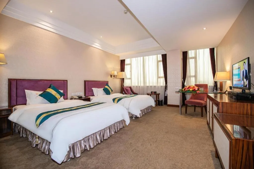 Bed in Shunde Emperor Hotel