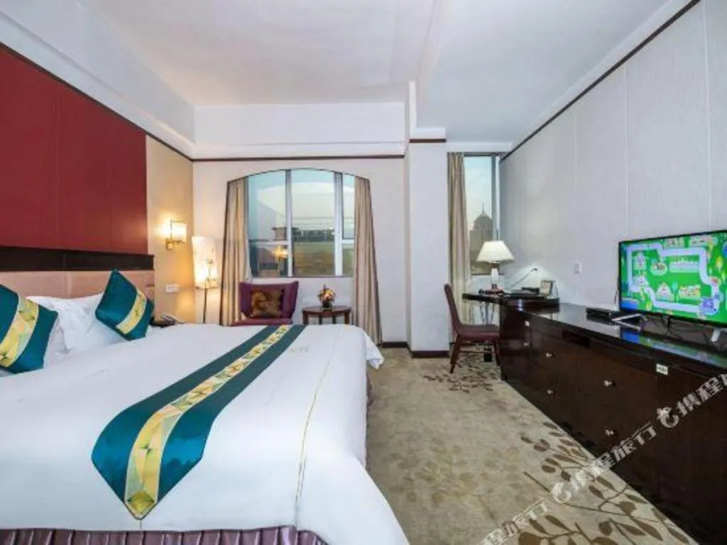 Bed in Shunde Emperor Hotel