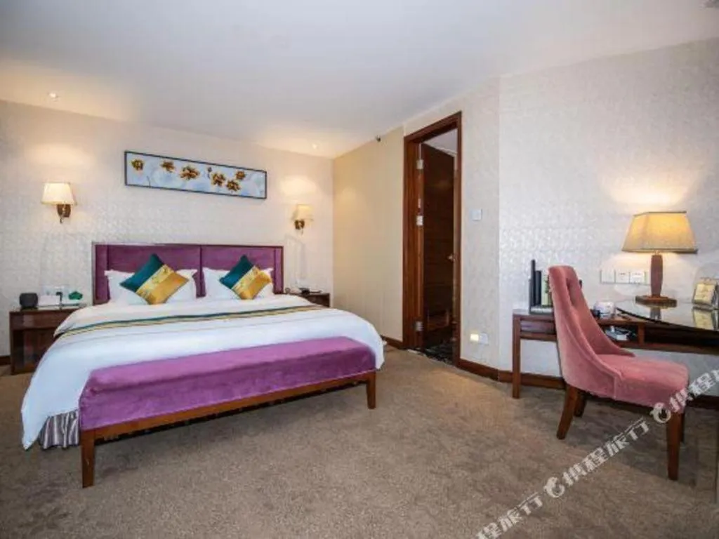 Bed in Shunde Emperor Hotel