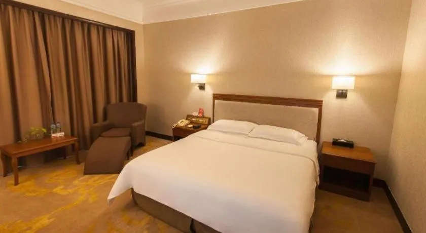 Bed in Fangzhong Holiday Hotel