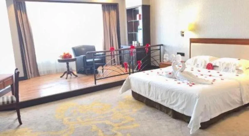 Bed in Fangzhong Holiday Hotel