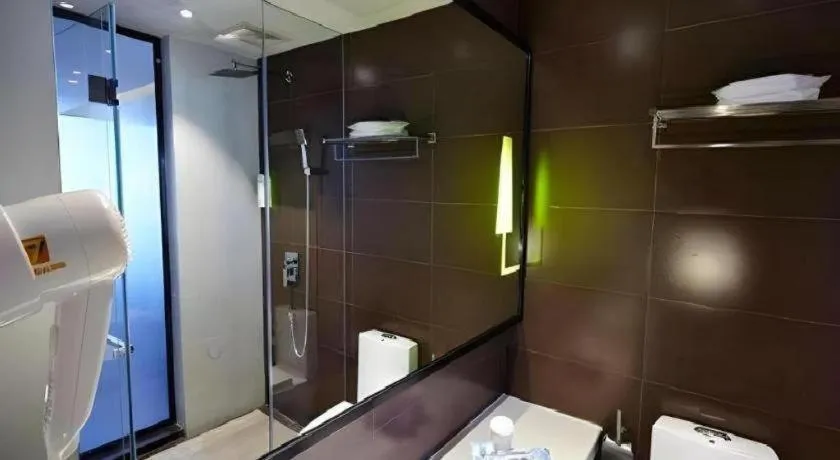 IU Hotel Guiyang North Station Shibei Road