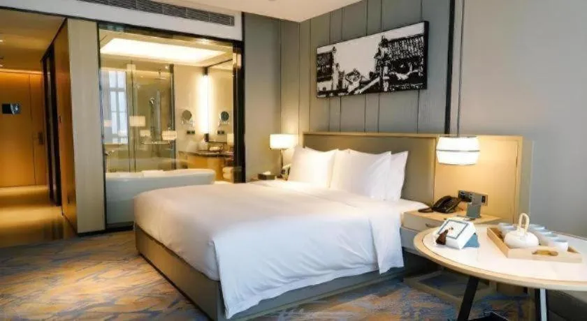 Bed in Zhuhai Tangyi Hotel