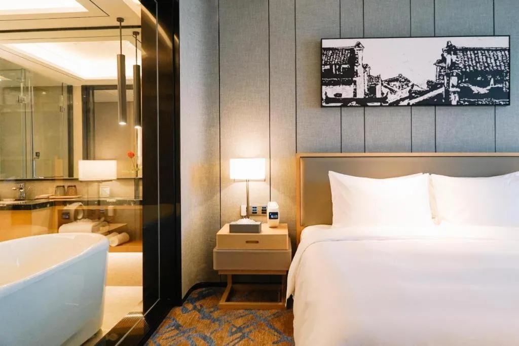 Bed in Zhuhai Tangyi Hotel