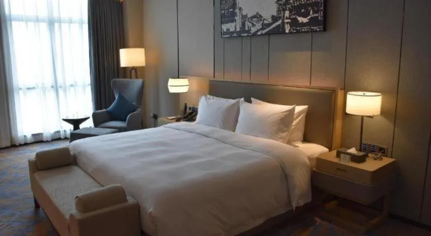 Bed in Zhuhai Tangyi Hotel