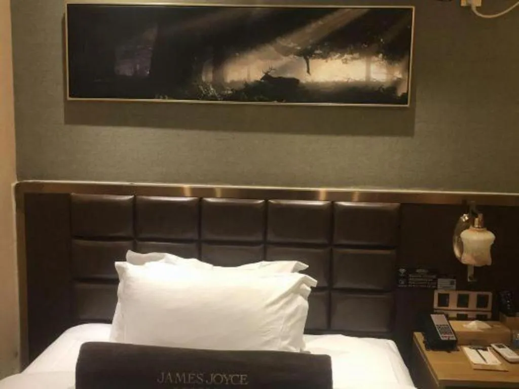Bed in James Joyce Coffetel·Kaifeng Drum Tower