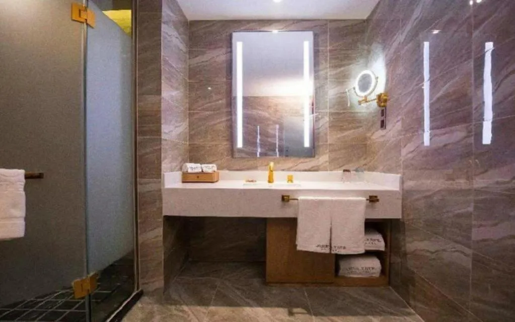 James Joyce Coffetel·Kaifeng Drum Tower