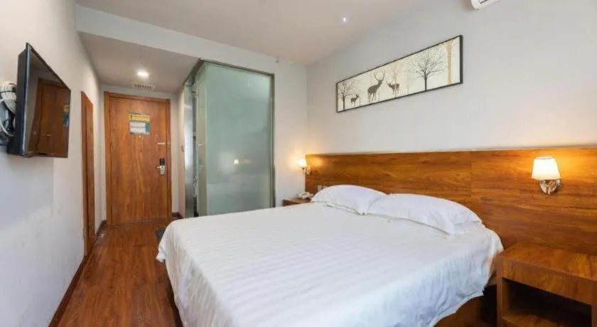 Bed in Jinjiang Inn Style Tianjin Wuqing Traditional Chinese Medical Hospital