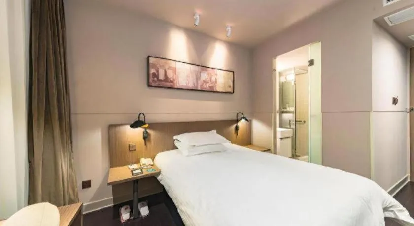Bed in Jinjiang Inn Select Yancheng Oufeng Hua Street Julong Lake