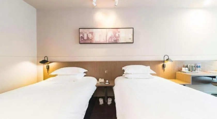 Bed in Jinjiang Inn Select Yancheng Oufeng Hua Street Julong Lake