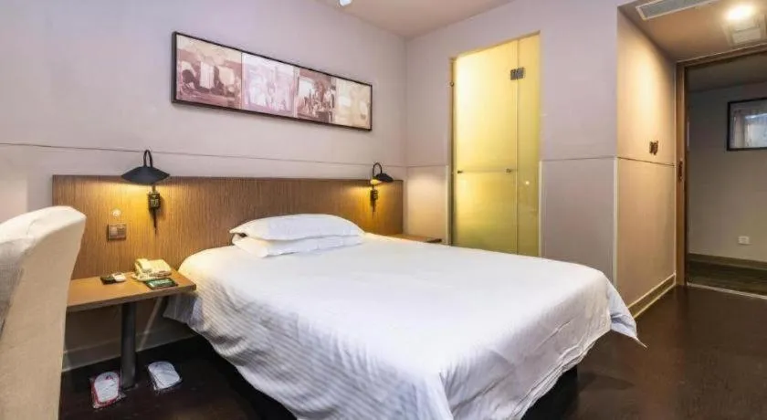 Bed in Jinjiang Inn Select Yancheng Oufeng Hua Street Julong Lake