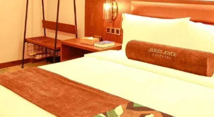 Bed in James Joyce Coffetel Harbin Railway Station Songlei Yuanda Pedestrian Street