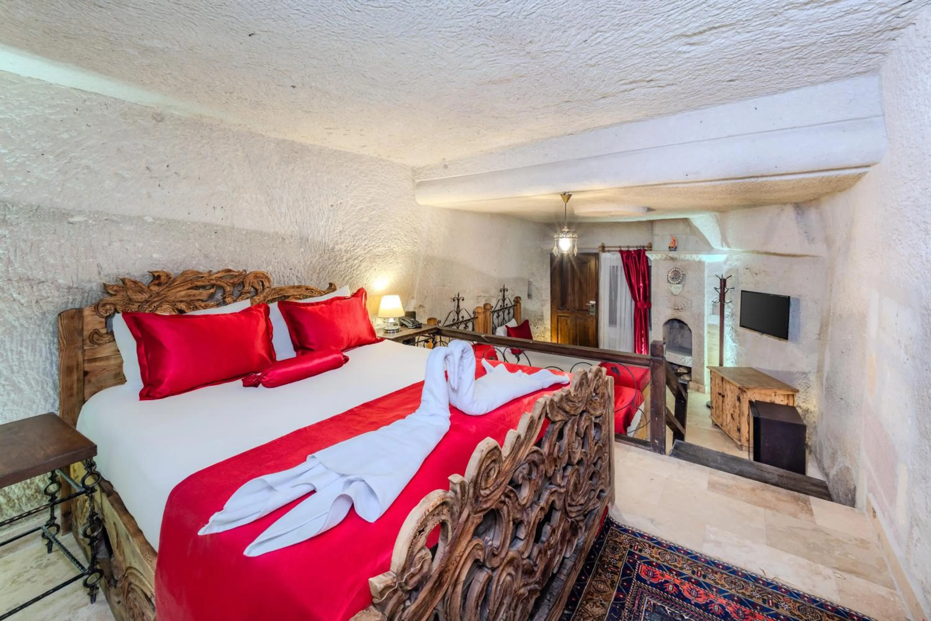 Photo of the whole room, Bed in Onur Cave Cappadocia