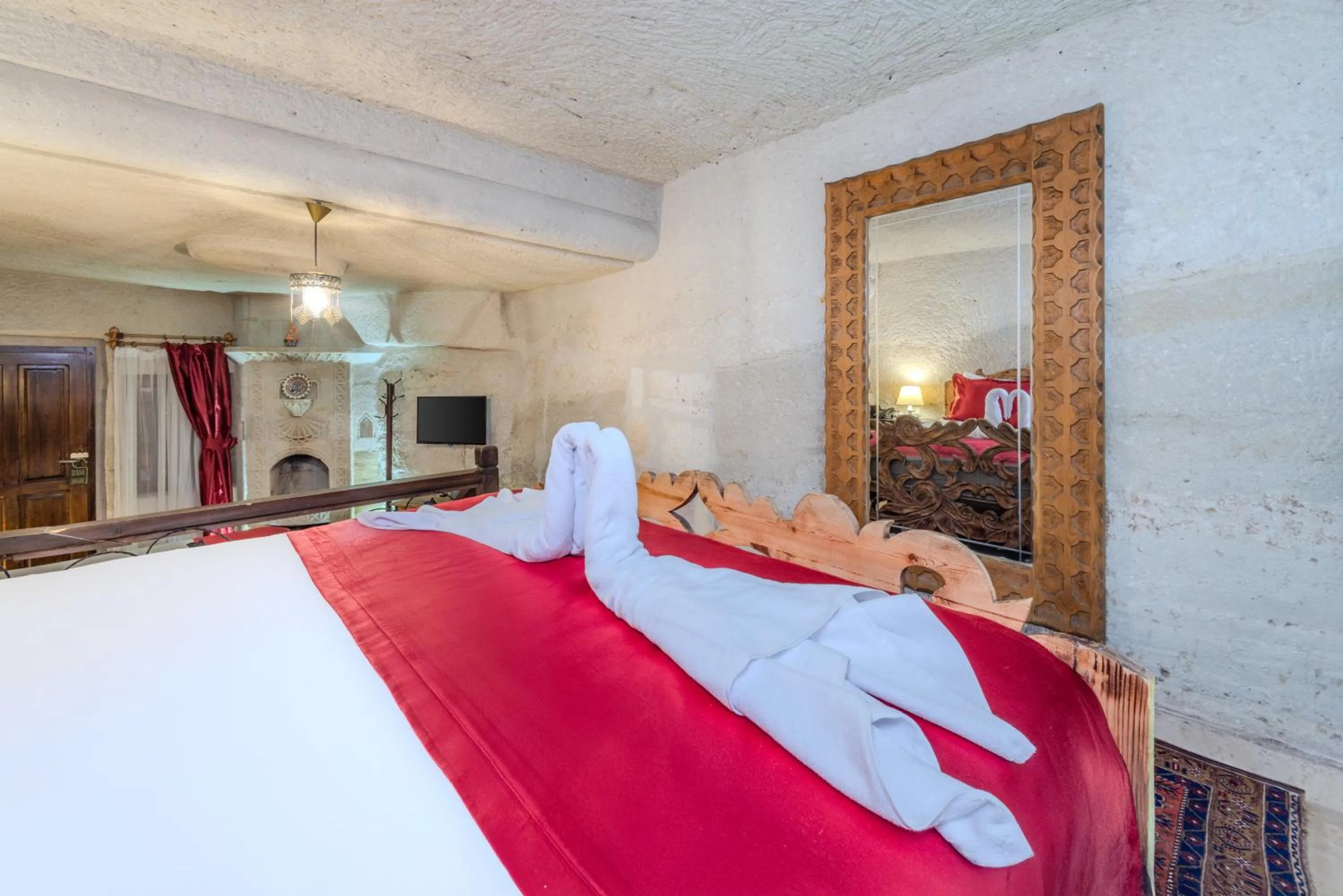 Photo of the whole room, Bed in Onur Cave Cappadocia