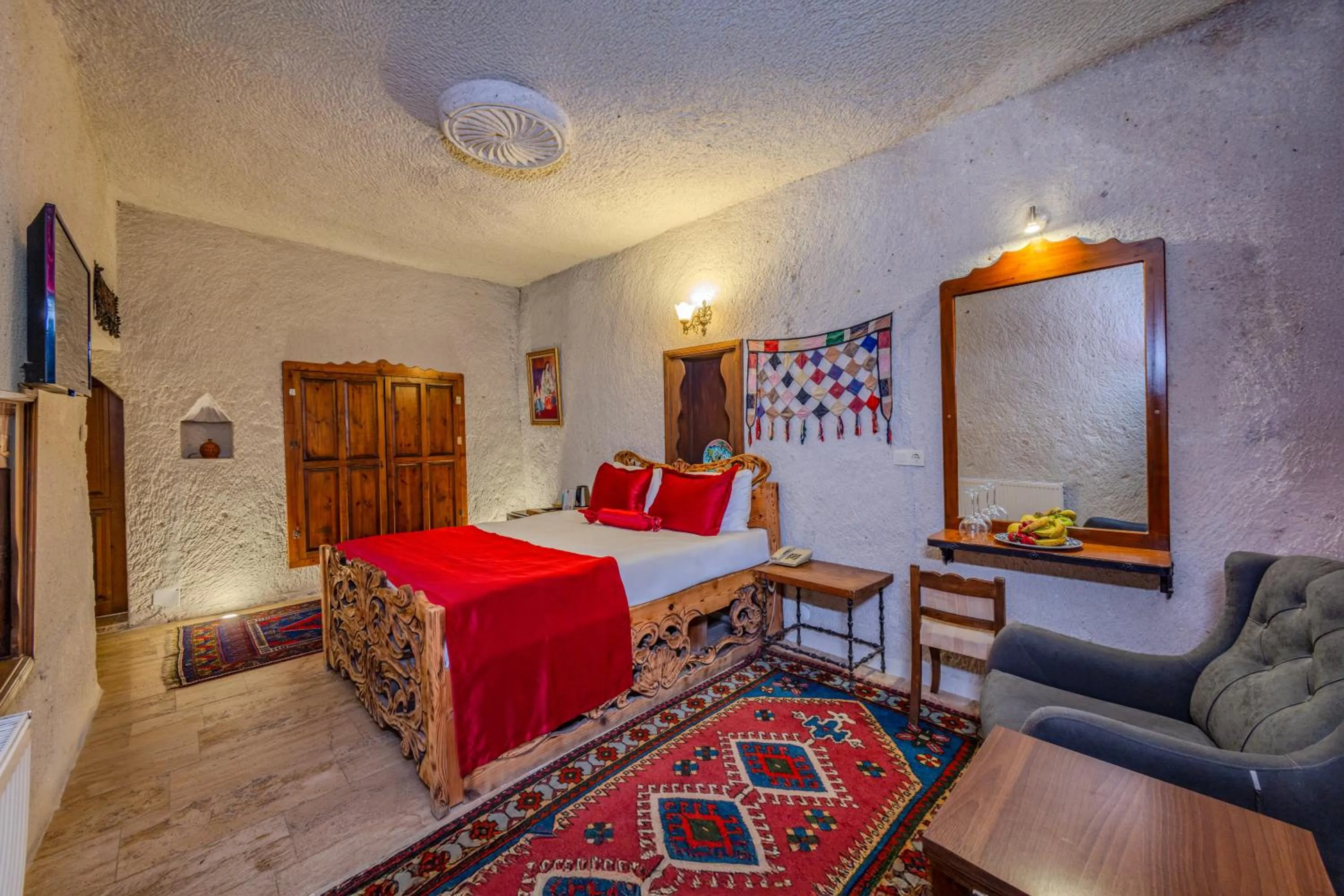 Photo of the whole room, Bed in Onur Cave Cappadocia