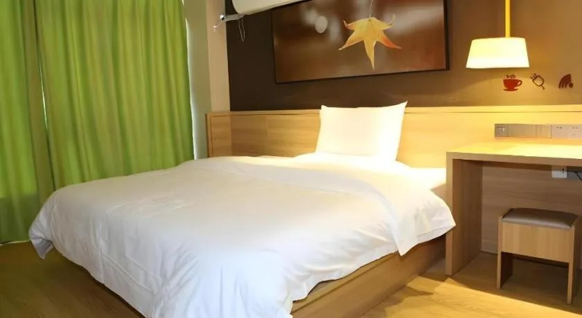 Bed in IU Hotel Nanchang West Railway Metro Station