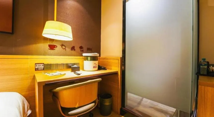 IU Hotel Nanchang West Railway Metro Station