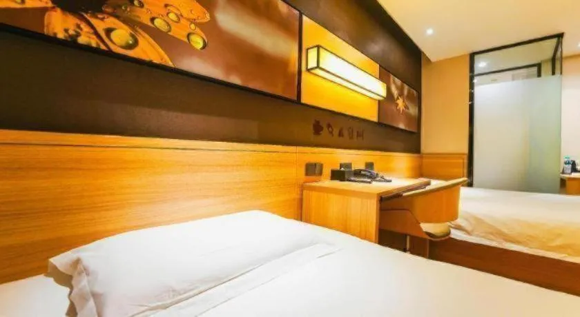 Bed in IU Hotel Nanchang West Railway Metro Station