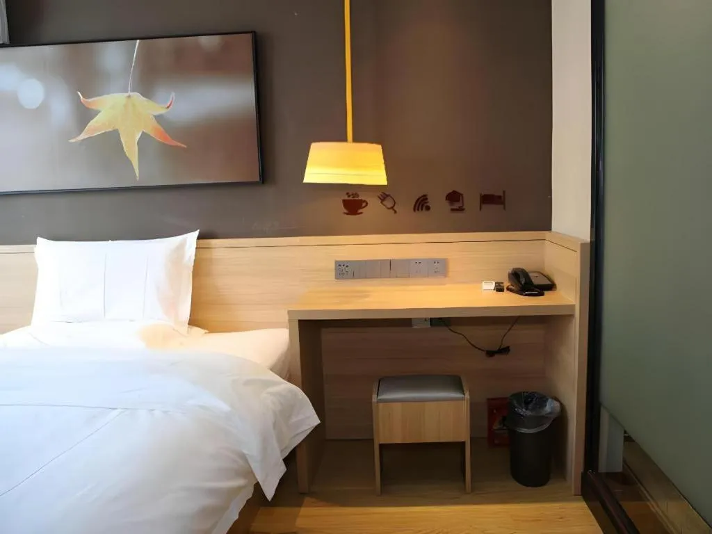 Bed in IU Hotel Nanchang West Railway Metro Station