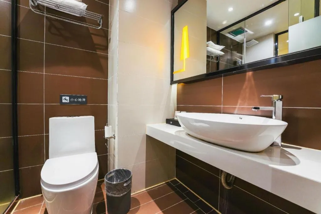 IU Hotel Nanchang West Railway Metro Station