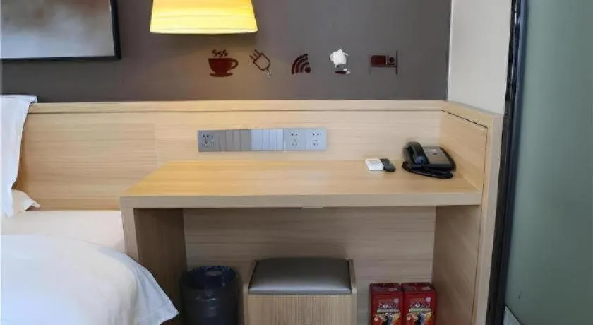 Bed in IU Hotel Nanchang West Railway Metro Station