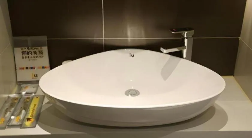 IU Hotel Nanchang West Railway Metro Station