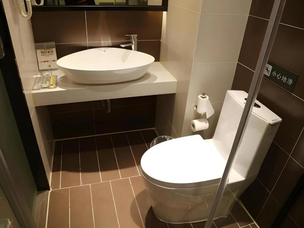 IU Hotel Nanchang West Railway Metro Station