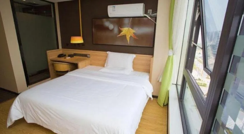 Bed in IU Hotel Nanchang West Railway Metro Station