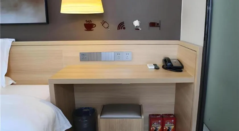 Bed in IU Hotel Nanchang West Railway Metro Station