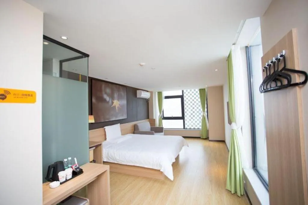 Bed in IU Hotel Nanchang West Railway Metro Station