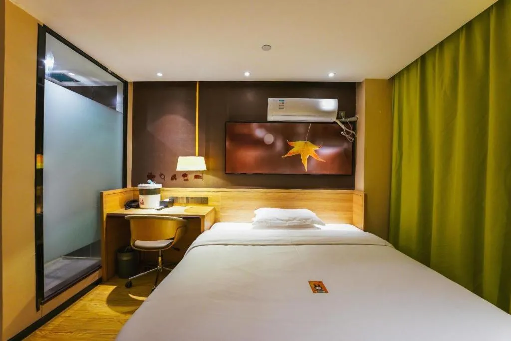 Bed in IU Hotel Nanchang West Railway Metro Station