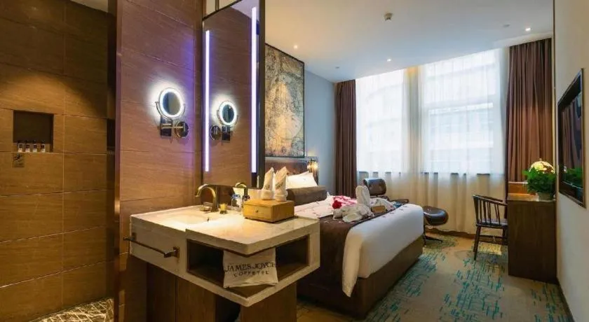 Bed in James Joyce Coffetel Chengdou Wuqing Wanda Plaza