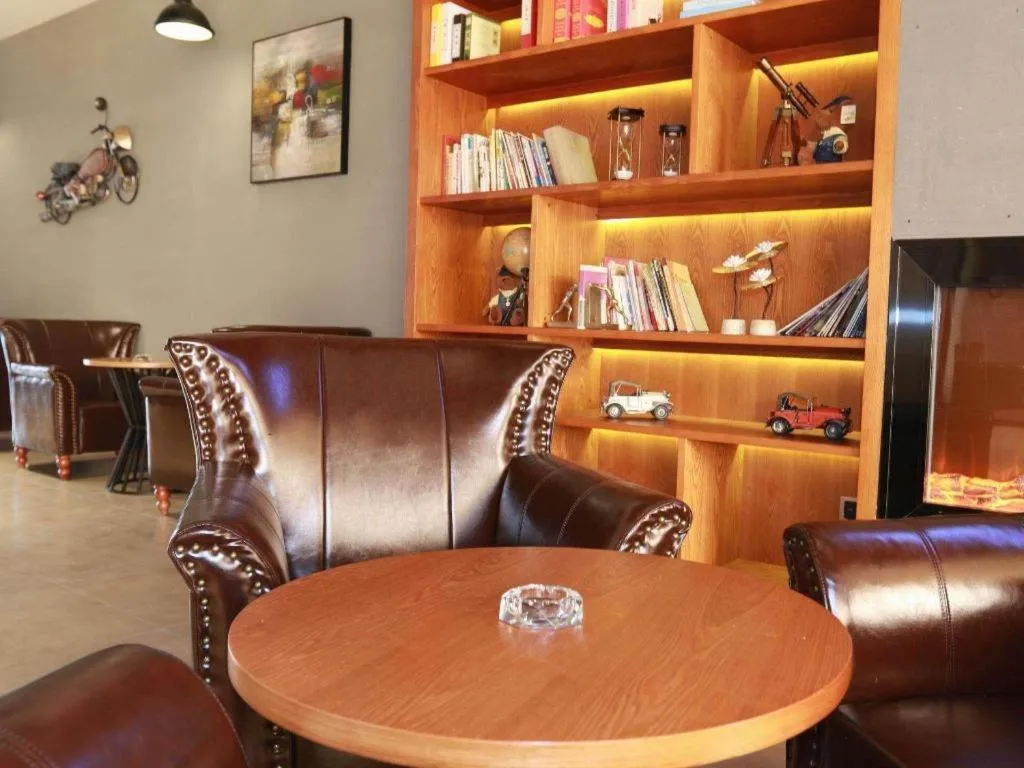 James Joyce Coffetel Chengdou Wuqing Wanda Plaza