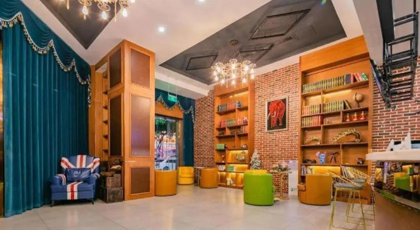 James Joyce Coffetel Chengdou Wuqing Wanda Plaza