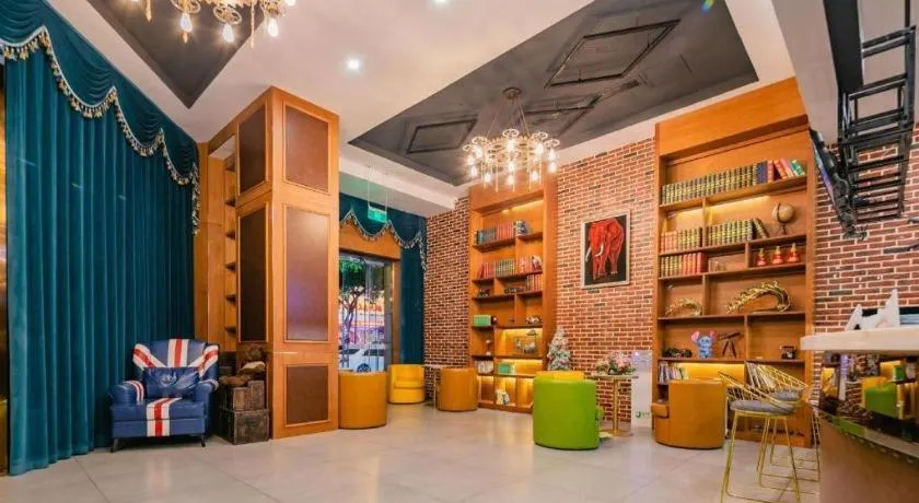 James Joyce Coffetel Chengdou Wuqing Wanda Plaza