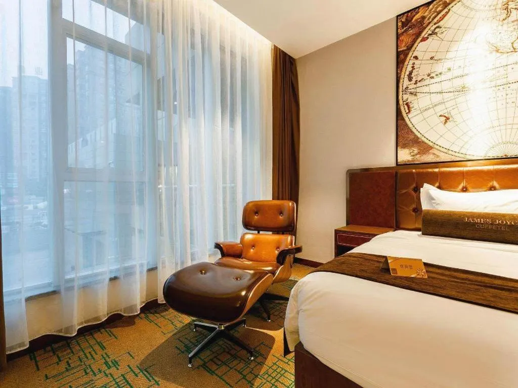 Bed in James Joyce Coffetel Chengdou Wuqing Wanda Plaza