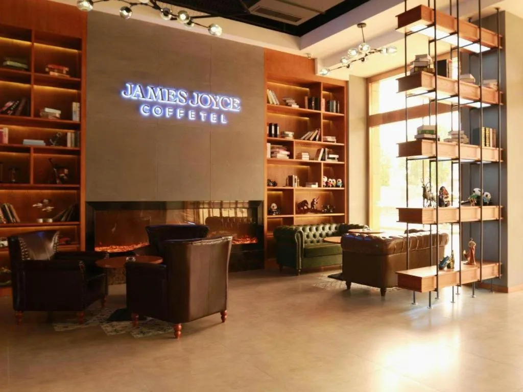 James Joyce Coffetel Chengdou Wuqing Wanda Plaza