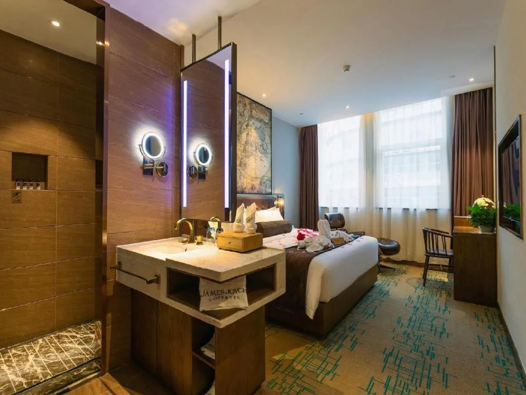 Bed in James Joyce Coffetel Chengdou Wuqing Wanda Plaza