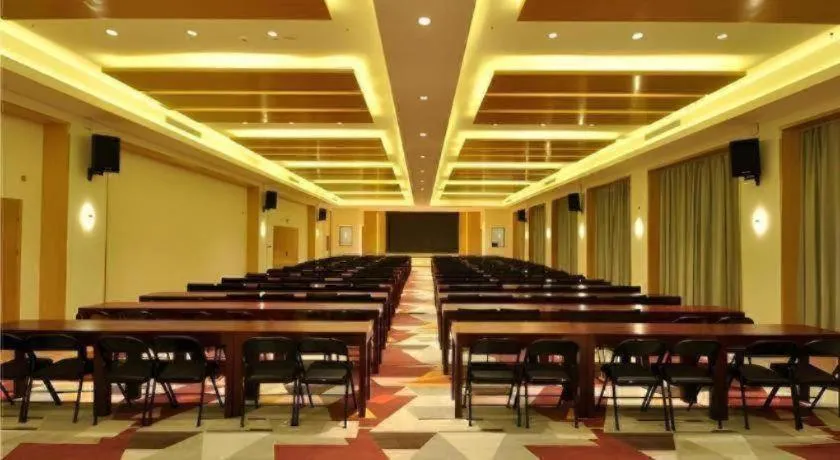 Borrman Hotel Hechi Bama Central Cultural Plaza