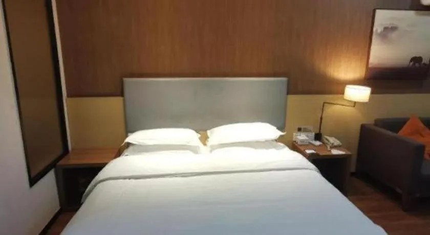 Bed in Jtour Inn Suizhou Yanhe Avenue