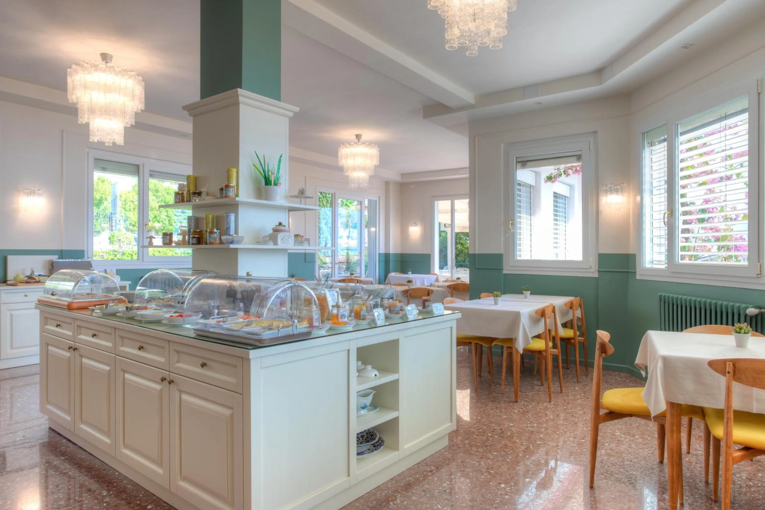 Food and drinks in Hotel Villa Europa